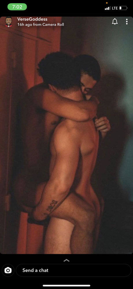 Foto di nudo di fuga di OnlyFans di Road Runner