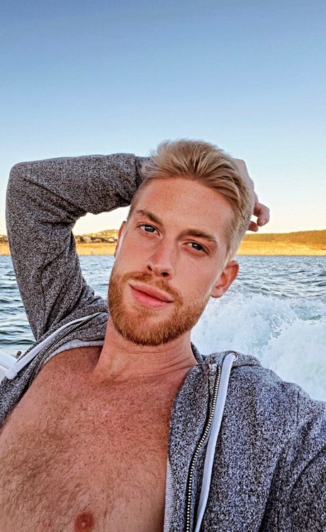 Foto di nudo di fuga di OnlyFans di Riley Gray
