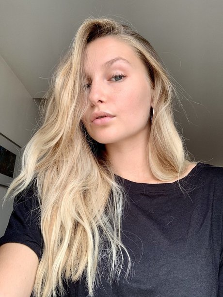 Foto di nudo di fuga di OnlyFans di Rhude Girl