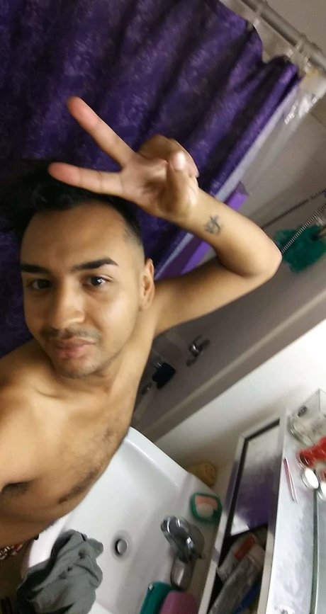Foto di nudo di fuga di OnlyFans di Raymond Navarro Rexannosaurus Rex