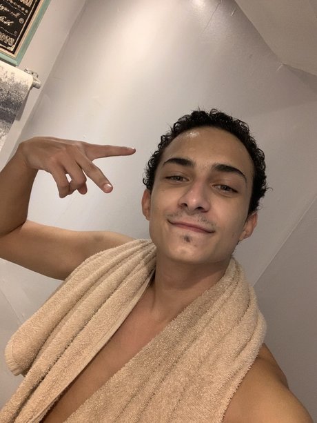 Foto di nudo di fuga di OnlyFans di Revize