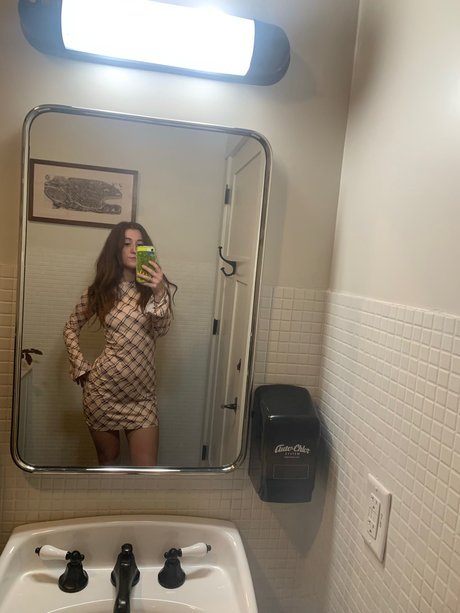 Foto di nudo di fuga di OnlyFans di Retro Russian Doll