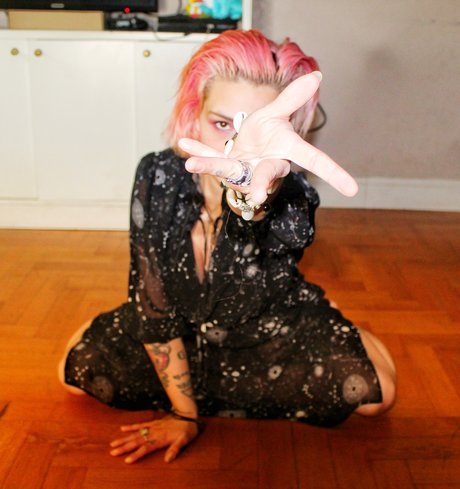 Foto di nudo di fuga di OnlyFans di Reginasverante