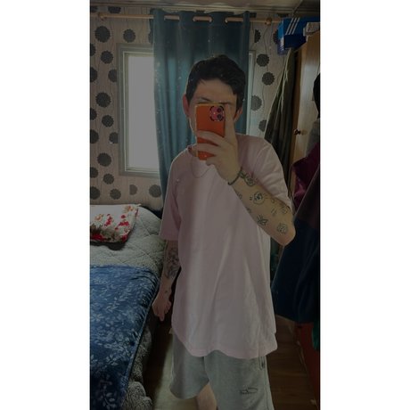 Foto di nudo di fuga di OnlyFans di       W  O N   