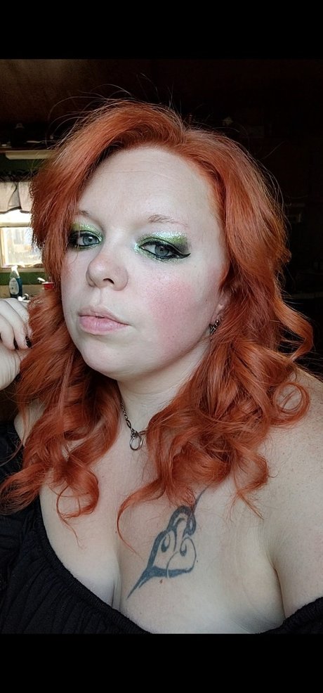 Foto di nudo di fuga di OnlyFans di Redwolfivy
