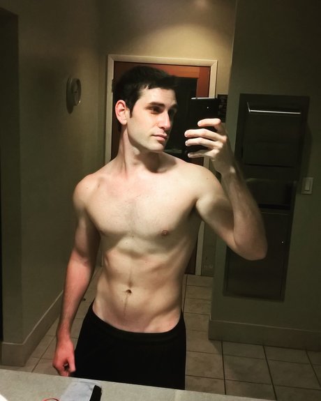 Foto di nudo di fuga di OnlyFans di Redleafzach