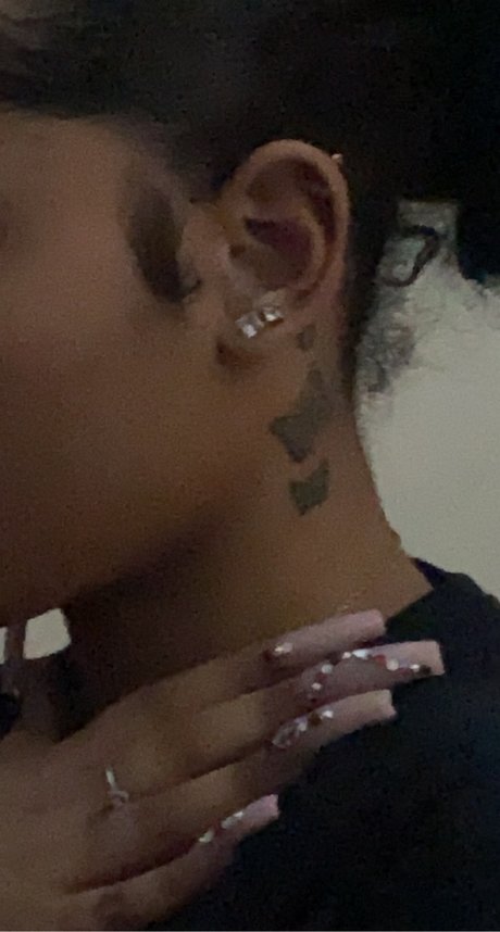 Foto di nudo di fuga di OnlyFans di Rose