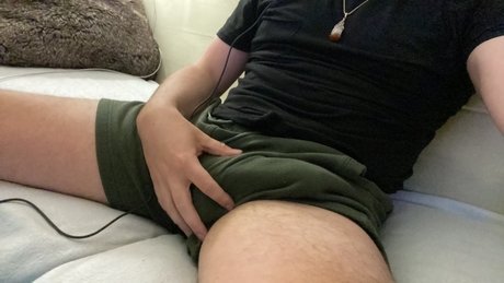 Foto di nudo di fuga di OnlyFans di Gamer N Stoner With A Hairy Bod Free
