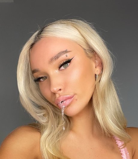 Foto di nudo di fuga di OnlyFans di Rara Knupps