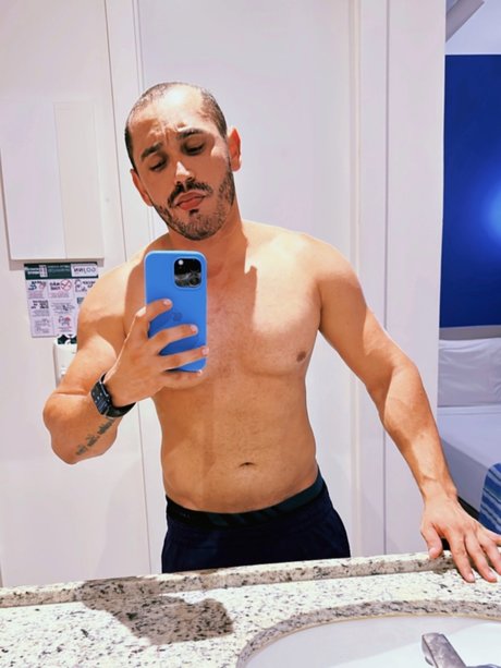 Foto di nudo di fuga di OnlyFans di Rafael Mello