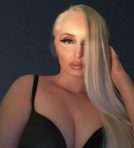 Foto di nudo di fuga di OnlyFans di Mara Fetish Doll