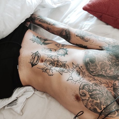 Foto di nudo di fuga di OnlyFans di Mateo Vsquez Tattoo