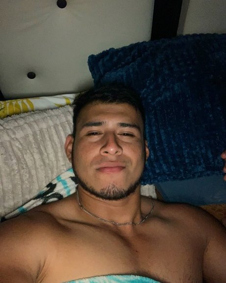 Foto di nudo di fuga di OnlyFans di Armando Trinidad