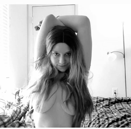 Foto di nudo di fuga di OnlyFans di Ariel Monroe