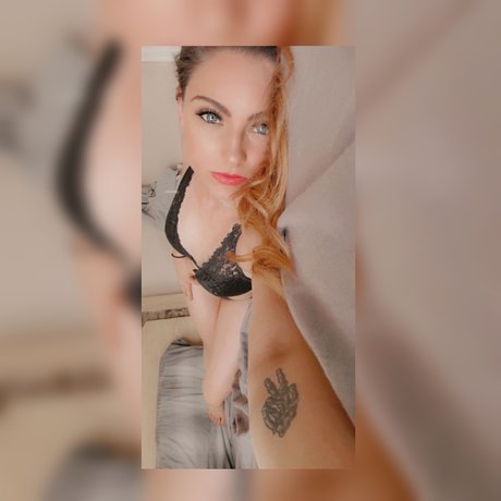 Foto di nudo di fuga di OnlyFans di Aries