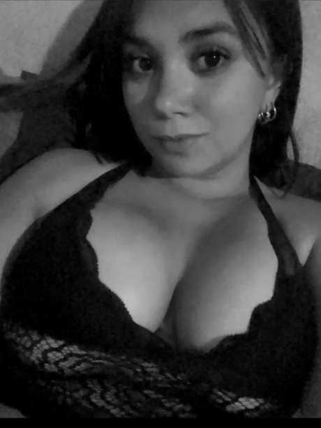 Foto di nudo di fuga di OnlyFans di Roro Laady