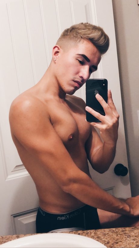 Foto di nudo di fuga di OnlyFans di Ronnielusavage
