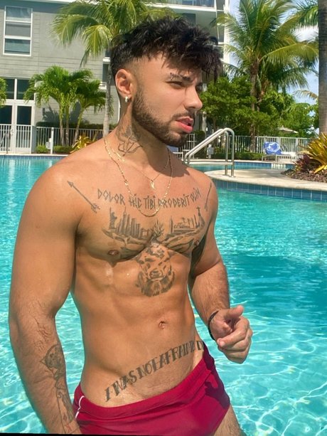Foto di nudo di fuga di OnlyFans di Roney