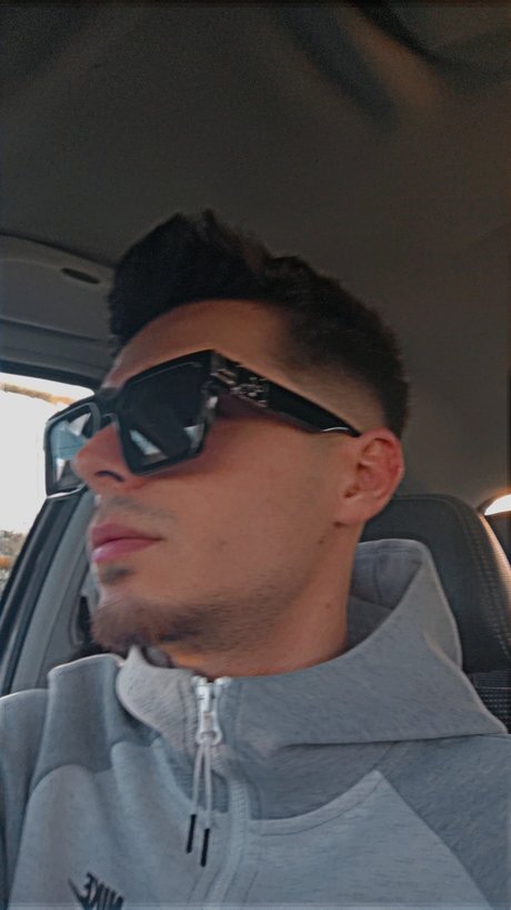 Foto di nudo di fuga di OnlyFans di Romi