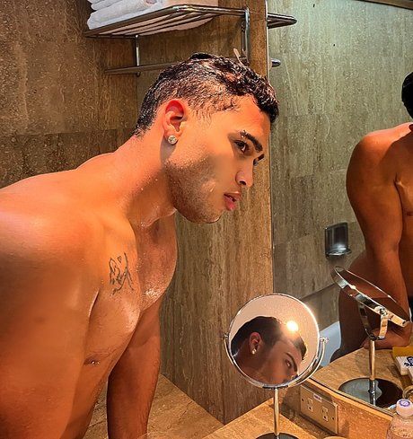 Foto di nudo di fuga di OnlyFans di Rome Arper