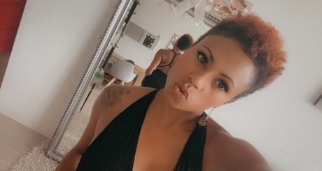 Foto di nudo di fuga di OnlyFans di Rm