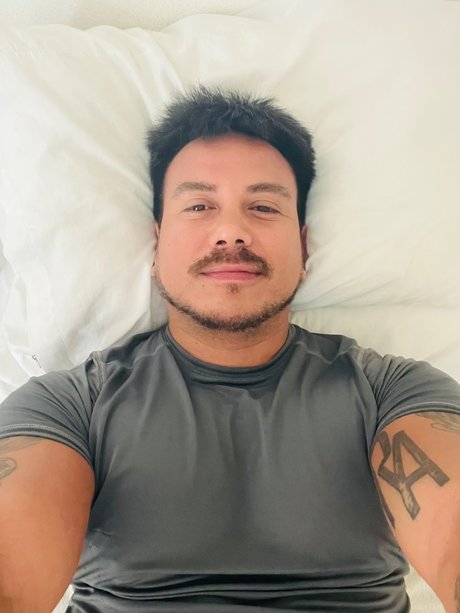 Foto di nudo di fuga di OnlyFans di Roi Pineda