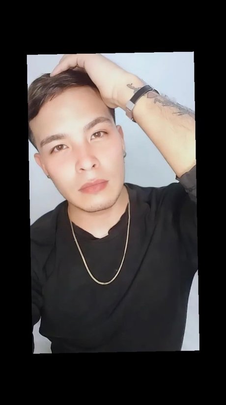 Foto di nudo di fuga di OnlyFans di Roger Delgado