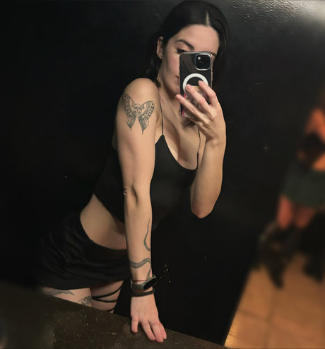 Foto di nudo di fuga di OnlyFans di Lara 