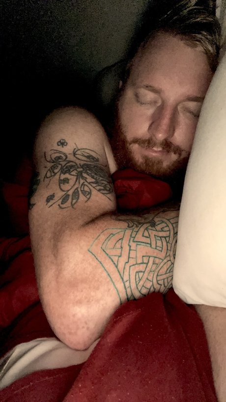Foto di nudo di fuga di OnlyFans di Red