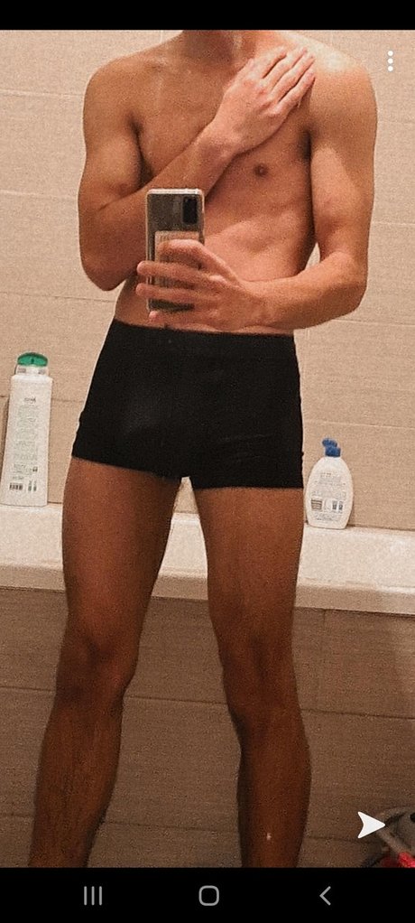 Foto di nudo di fuga di OnlyFans di Roberto