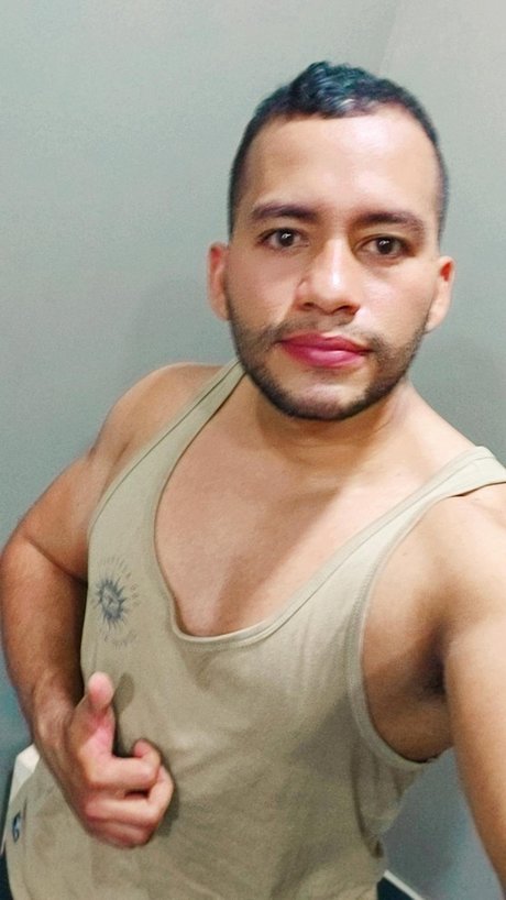 Foto di nudo di fuga di OnlyFans di Luifer Martinez