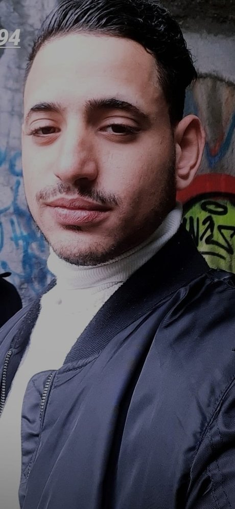 Foto di nudo di fuga di OnlyFans di Fuad Essidiki