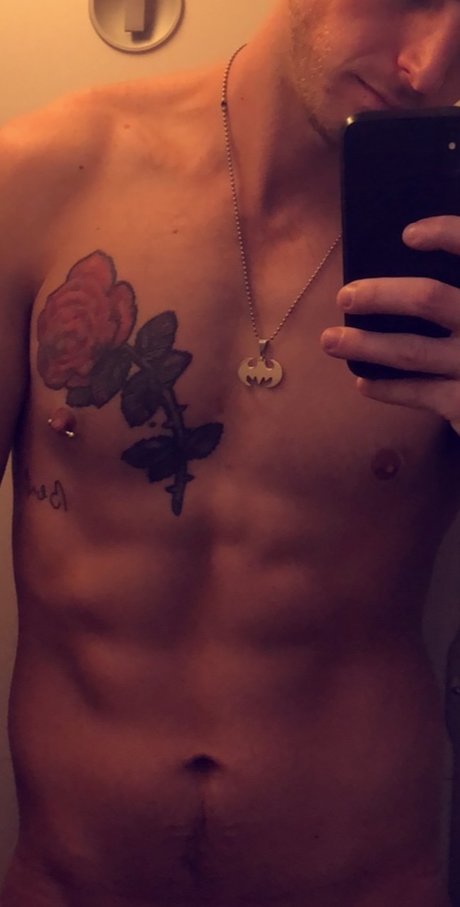 Foto di nudo di fuga di OnlyFans di Mark Vip