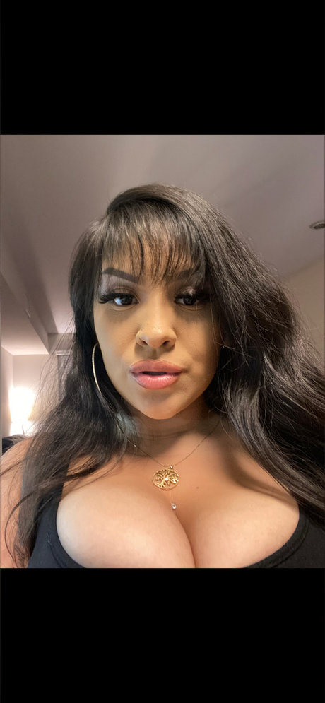 Foto di nudo di fuga di OnlyFans di Mamimaritza