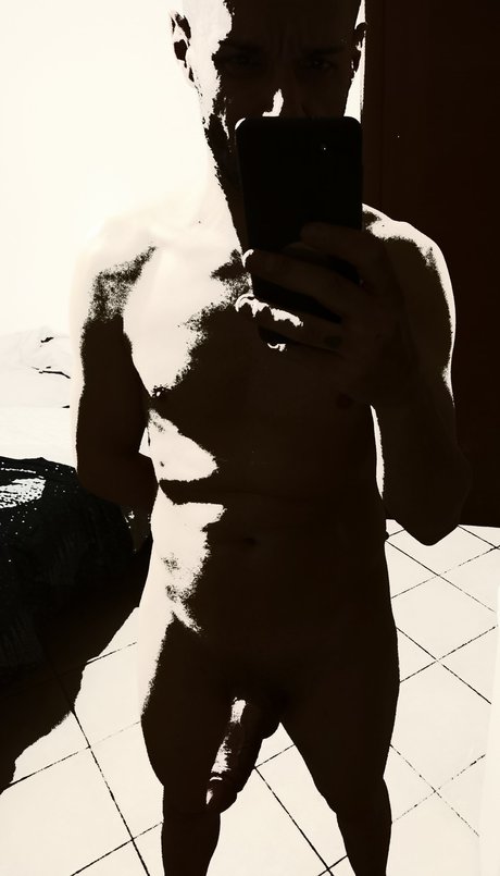 Foto di nudo di fuga di OnlyFans di Mario