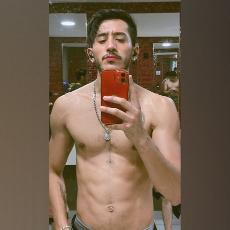 Foto di nudo di fuga di OnlyFans di Mario Jurado