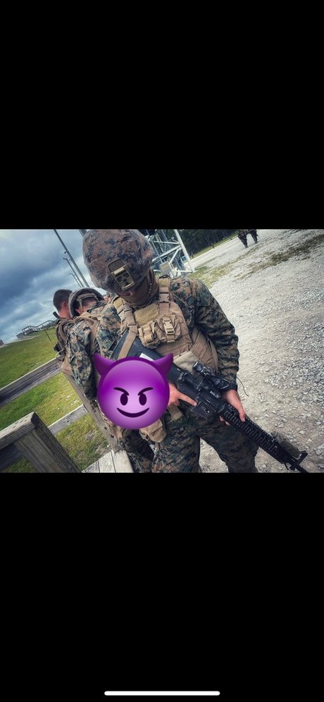 Foto di nudo di fuga di OnlyFans di Yourmilitaryman