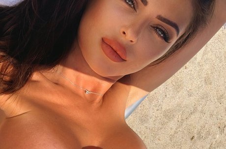 Foto di nudo di fuga di OnlyFans di  Marinella 