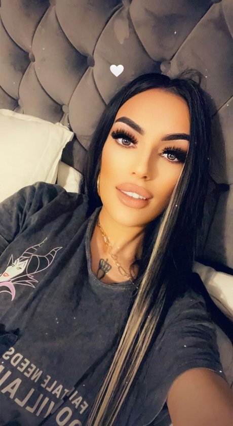 Foto di nudo di fuga di OnlyFans di Marina