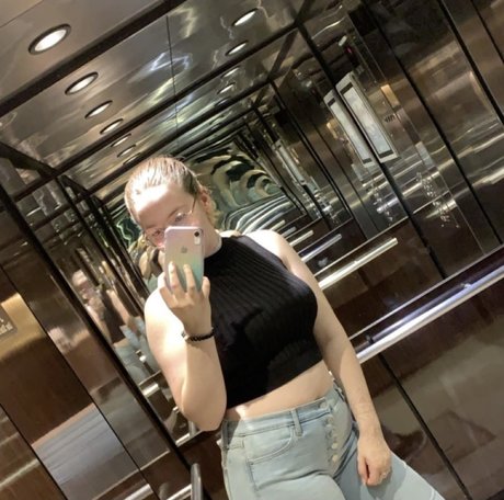 Foto di nudo di fuga di OnlyFans di Alaina