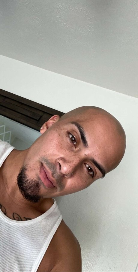 Foto di nudo di fuga di OnlyFans di Angel Munoz