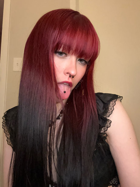 Foto di nudo di fuga di OnlyFans di Goth Babe