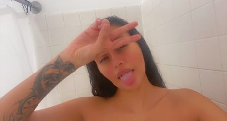 Foto di nudo di fuga di OnlyFans di Angel Santana