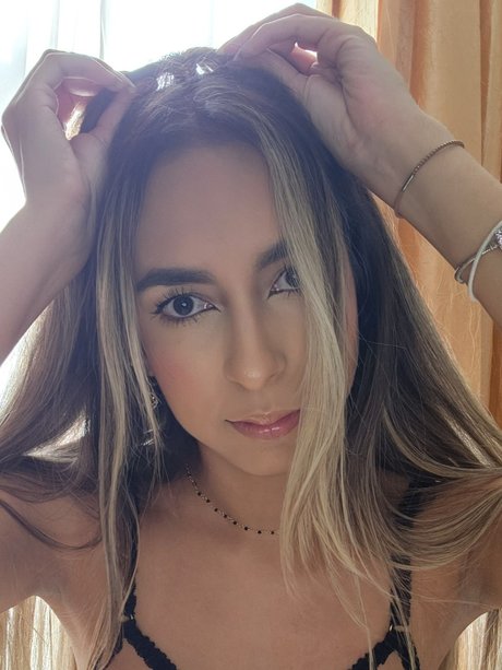 Foto di nudo di fuga di OnlyFans di Mari 