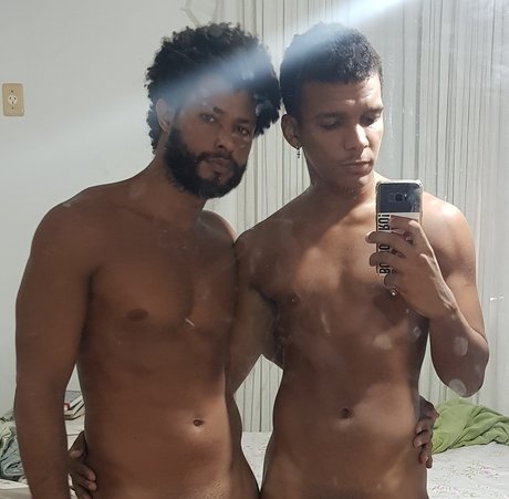Foto di nudo di fuga di OnlyFans di Max Ampamp Alef