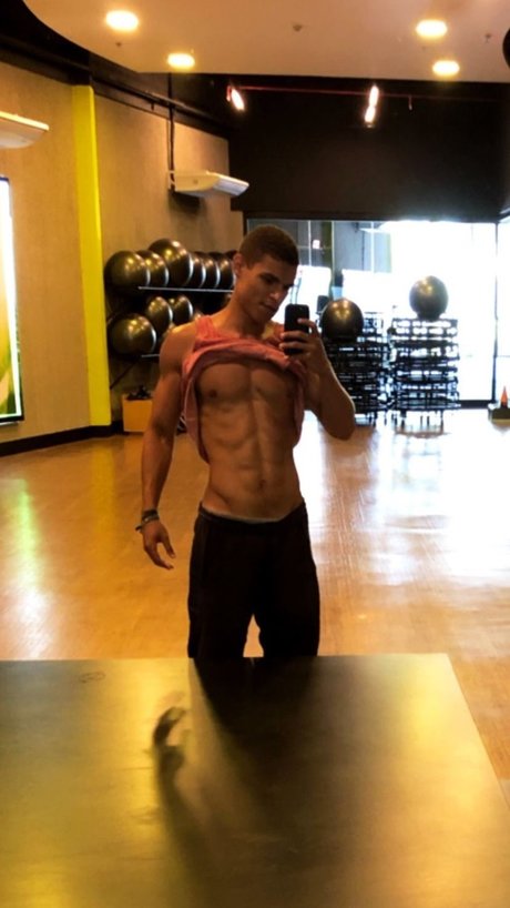 Foto di nudo di fuga di OnlyFans di Maverick
