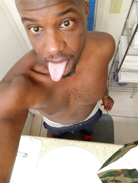 Foto di nudo di fuga di OnlyFans di Anthonii813