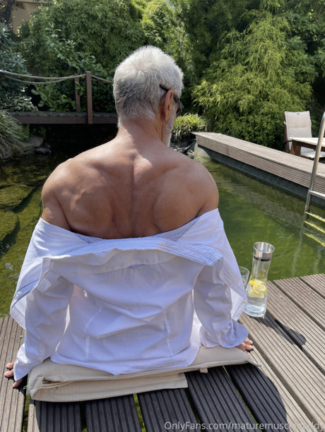 Foto di nudo di fuga di OnlyFans di Maturemuscledaddy