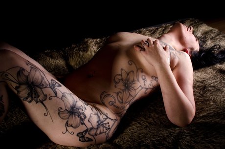 Foto di nudo di fuga di OnlyFans di Mature Bittersweet Kiss Sunny