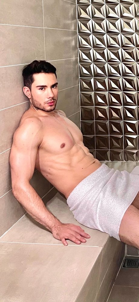 Foto di nudo di fuga di OnlyFans di Matas Uribe